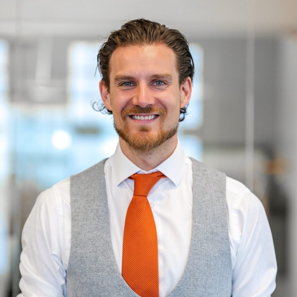 1 1 Business-critical Execution Application for the CEO Howwe
